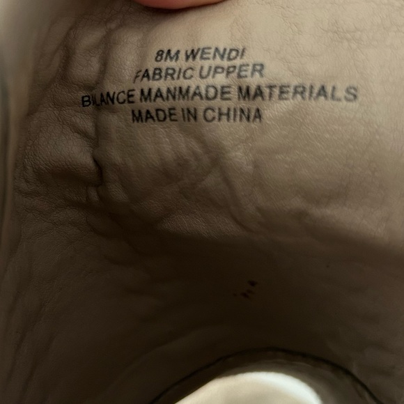 Women’s tan heels - Picture 6 of 7